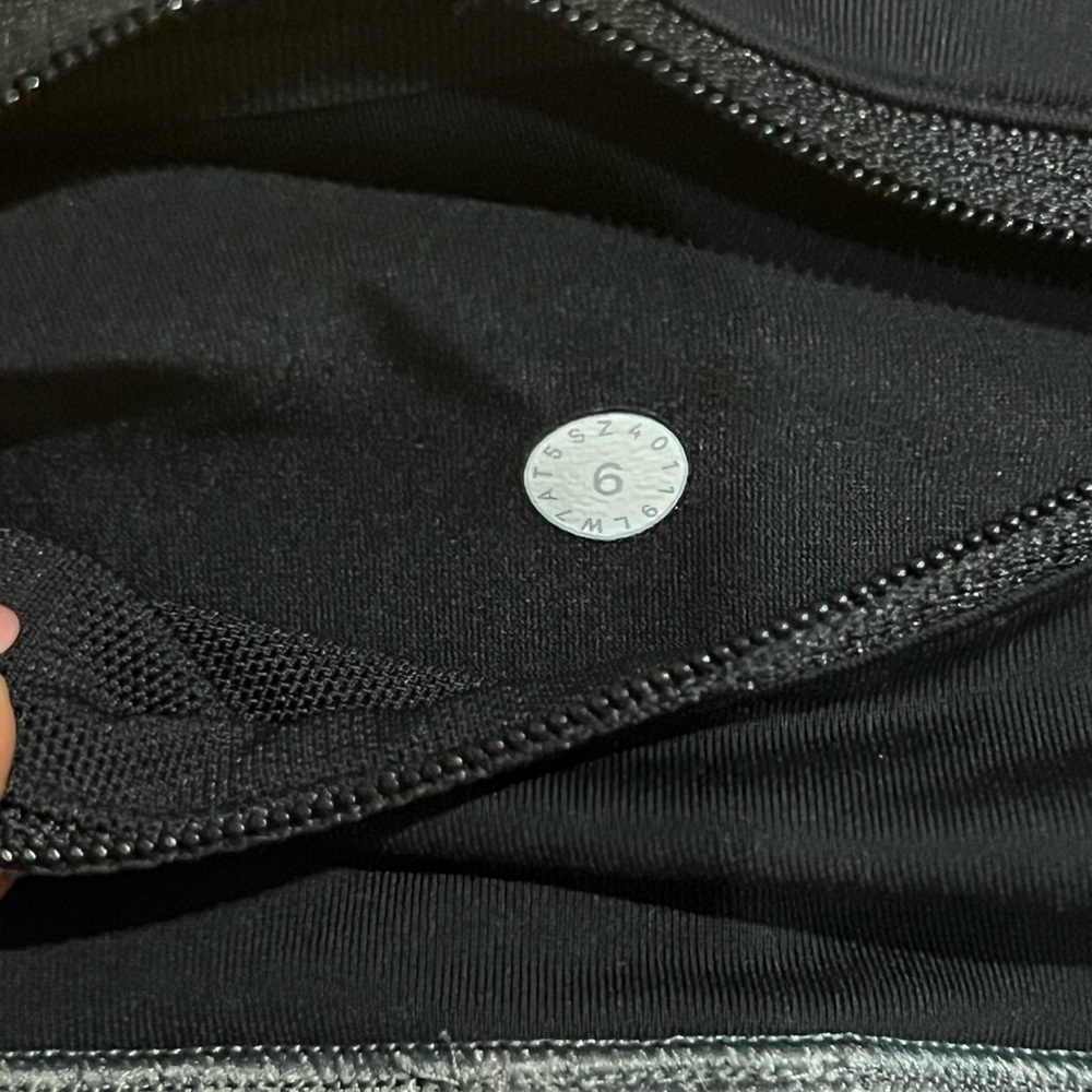 Lululemon Run times shorts, size 6 - Picture 6 of 9